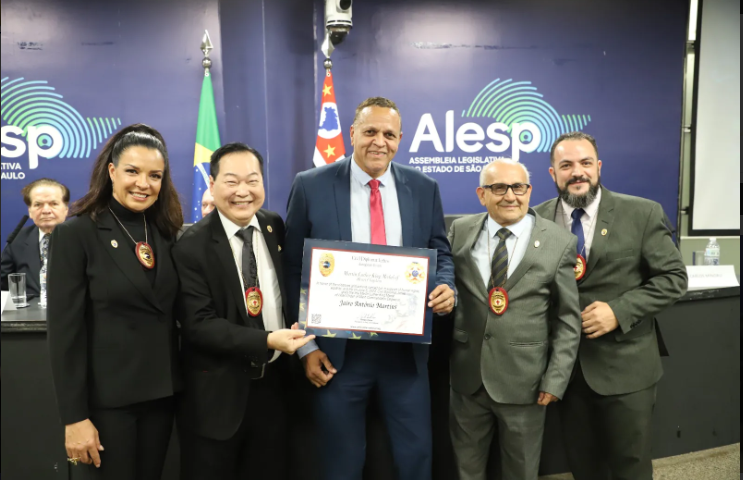 Presidente do CBRAF , Jairo Martins recebe comenda Martin Luther King
