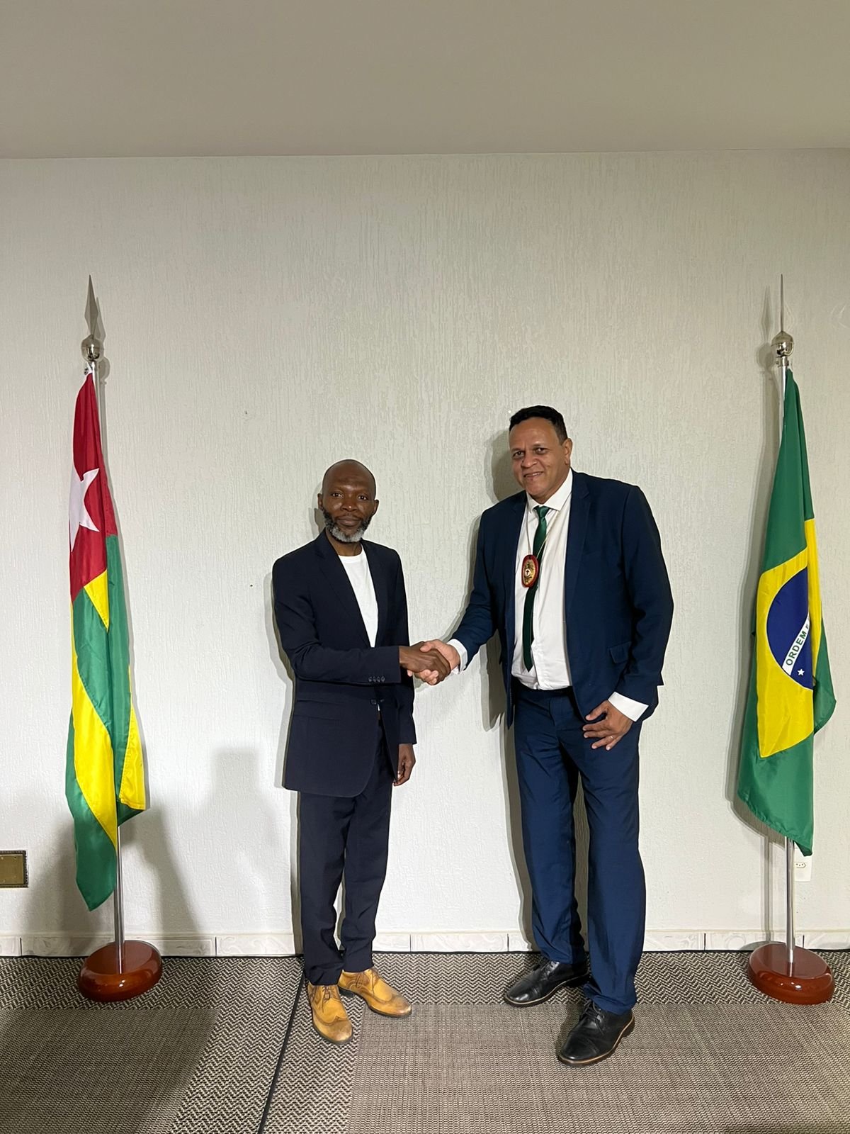 Presidente da CBRAF Jairo Martins visita Embaixada do Togo