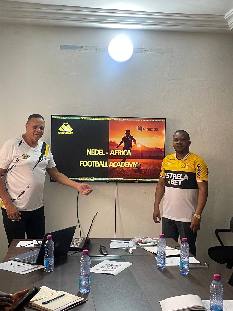 Presidente Jairo Martins inaugura academia de futebol Brasil- Togo em Lomé